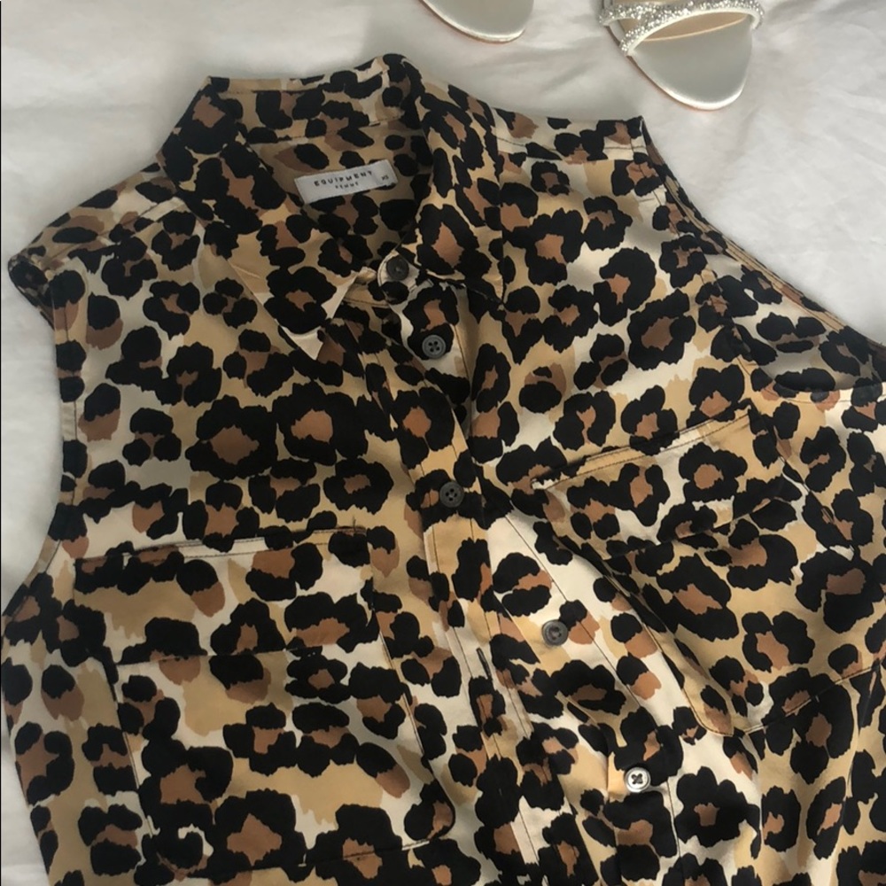 Equipment leopard collared silk top XS button down